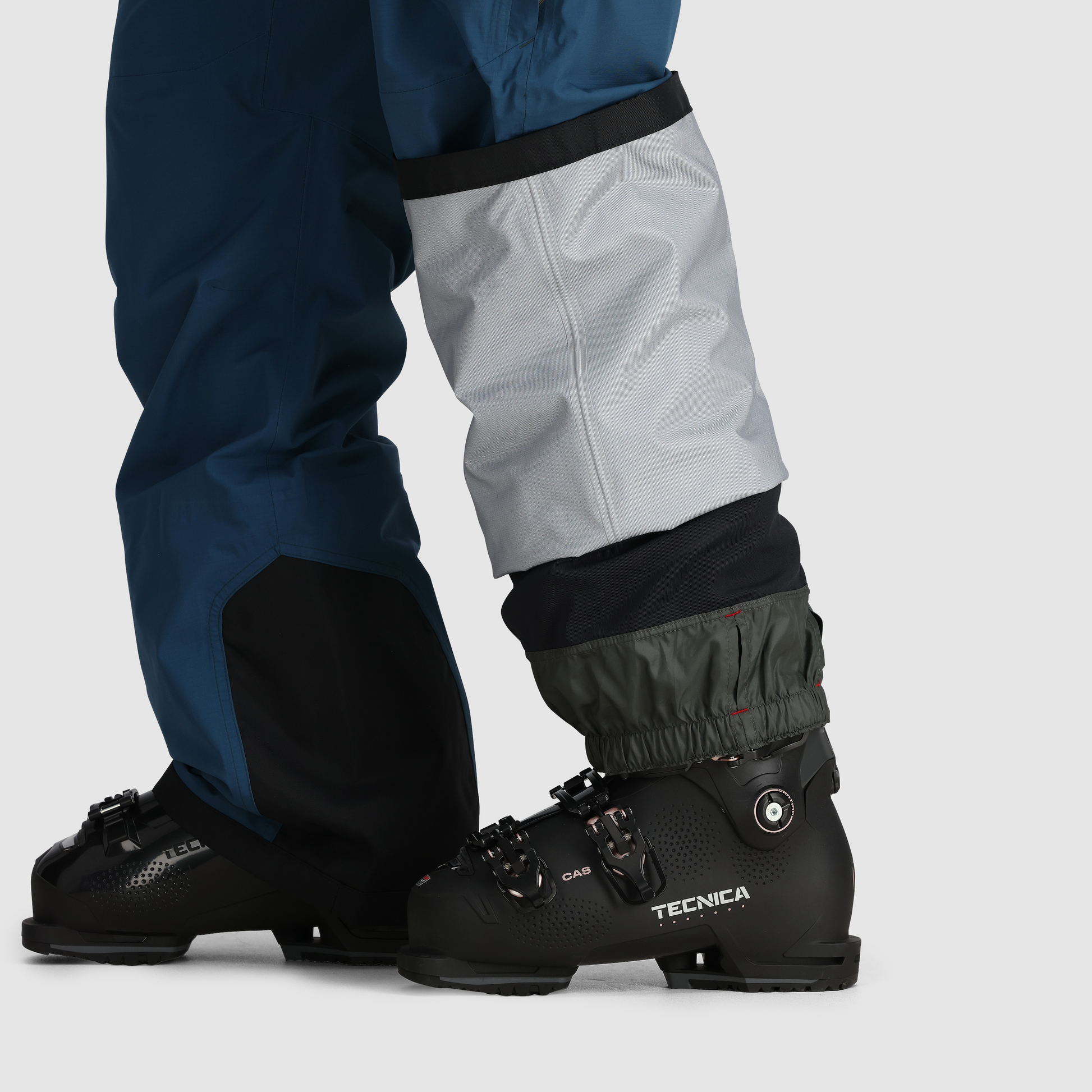 B27 :: Snow Gaiter / Keep snow out of your boots and pant legs with these built-in durable, stretchy snow gaiters.