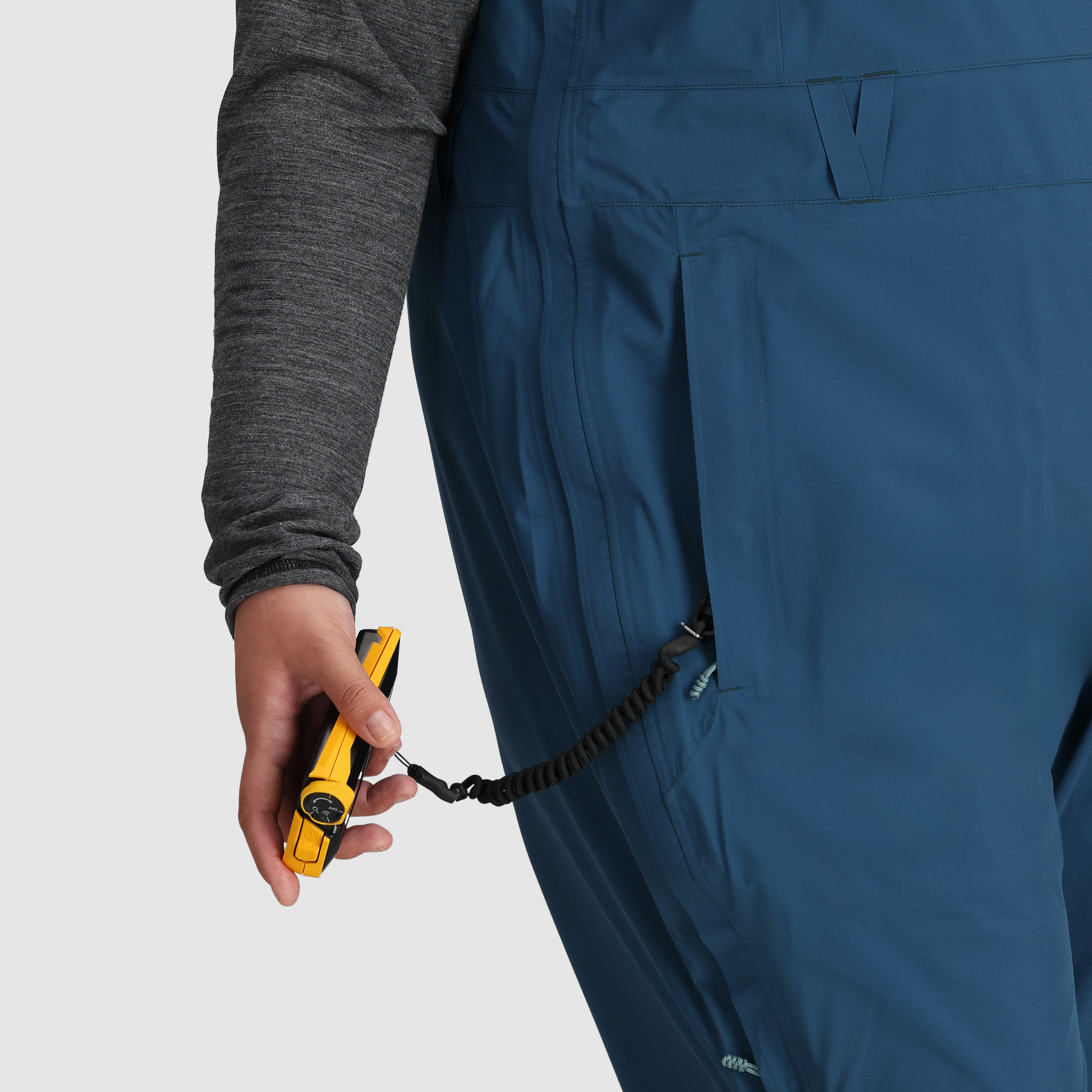 B31 :: Beacon Pocket / Keep your avalanche beacon secure with this specially-designed pocket for comfort, closeness, and safety.