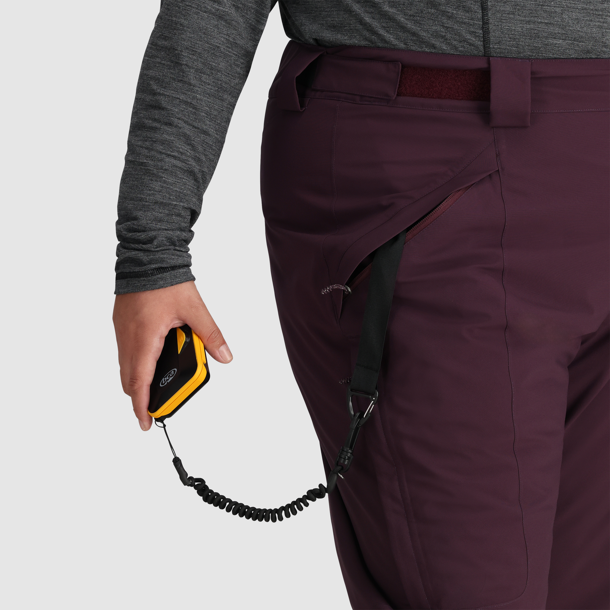 B31 :: Beacon Pocket / Keep your avalanche beacon secure with this specially-designed pocket for comfort, closeness, and safety.