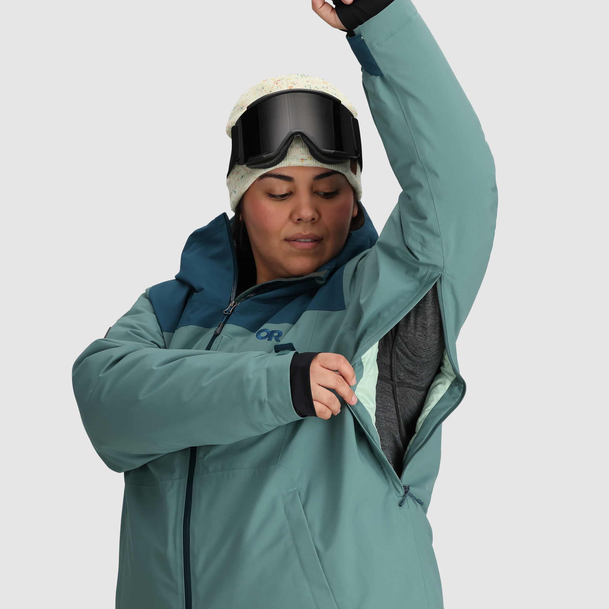 B12 :: Pit Zips / Easily vent out excess heat buildup without needing to remove your jacket completely.