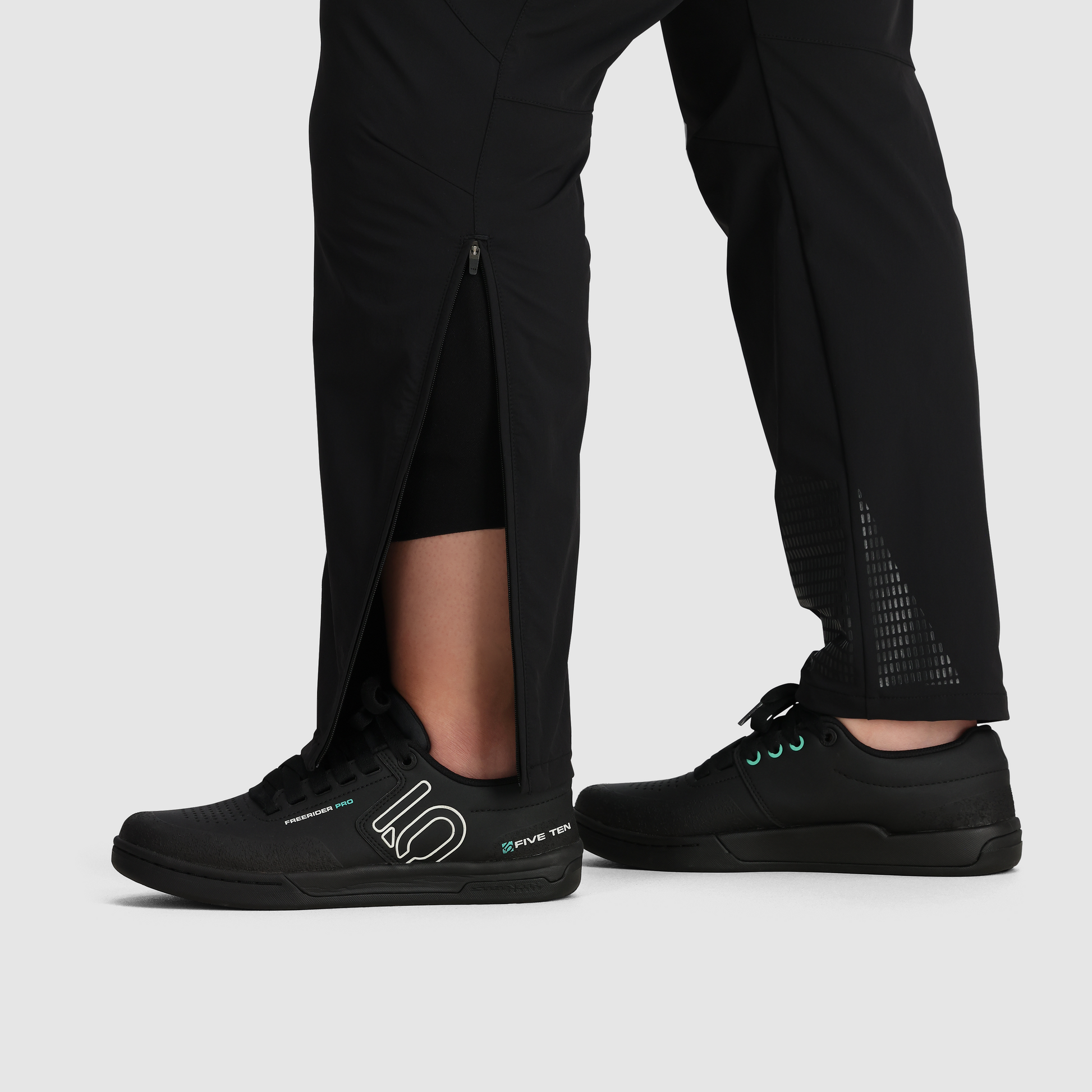 B28 :: Ankle Zips / Zip these tight for a snug fit when you want to keep eyes on your footwork, or unzip them for extra airflow or comfort with thicker socks.